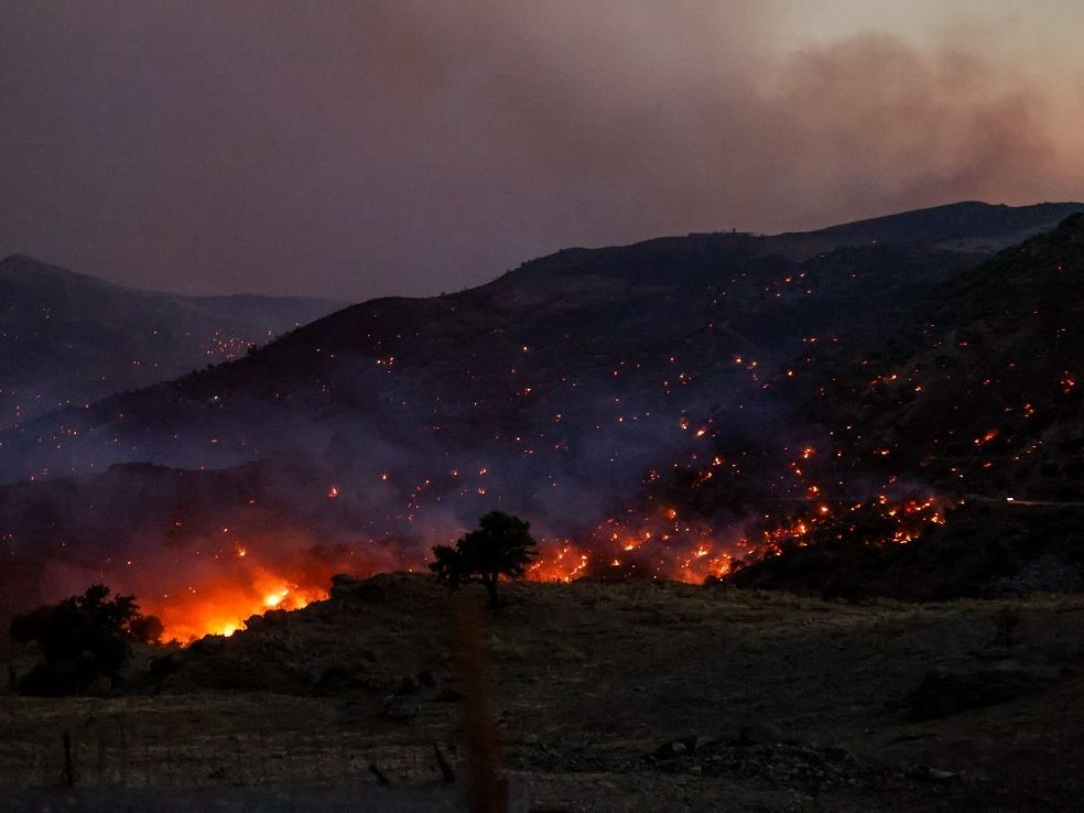 Δεν γίνεται κάθε καλοκαίρι να χρειαζόμαστε νέους ήρωες πυροσβέστες