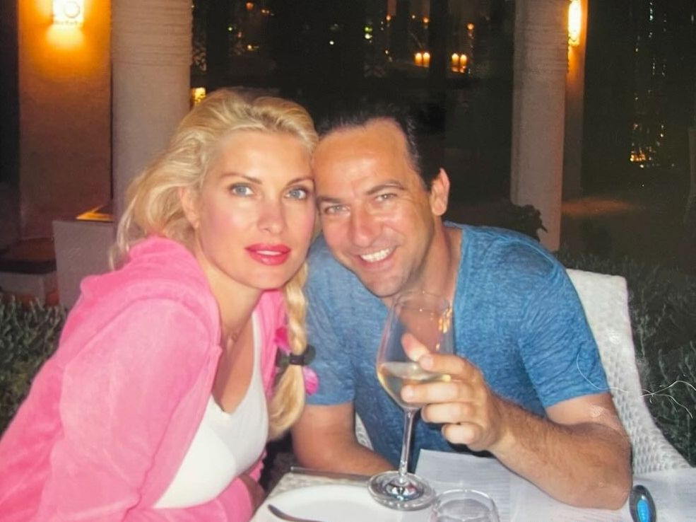 Ελένη Μενεγάκη και Μάκης Παντζόπουλος: Ο Αιώνιος Έρωτας της Βασίλισσας της TV και του Επιχειρηματία Συντρόφου της