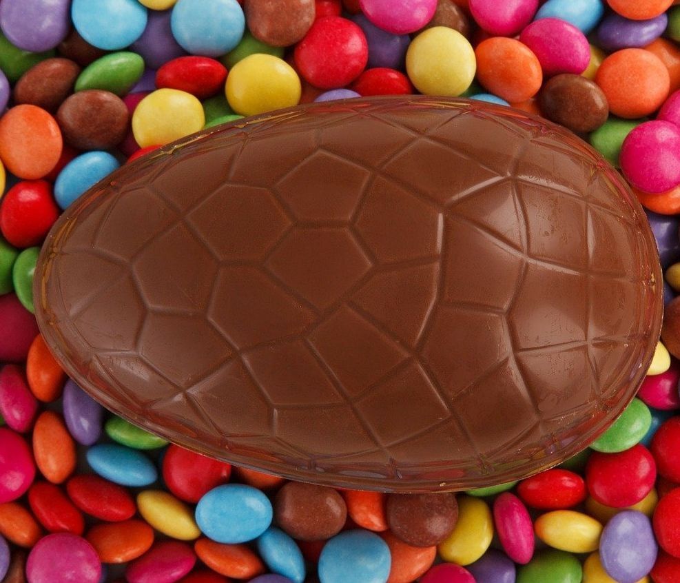 Πώς θα φτιάξεις στο σπίτι λαχταριστό πασχαλινό αυγό από σοκολάτα