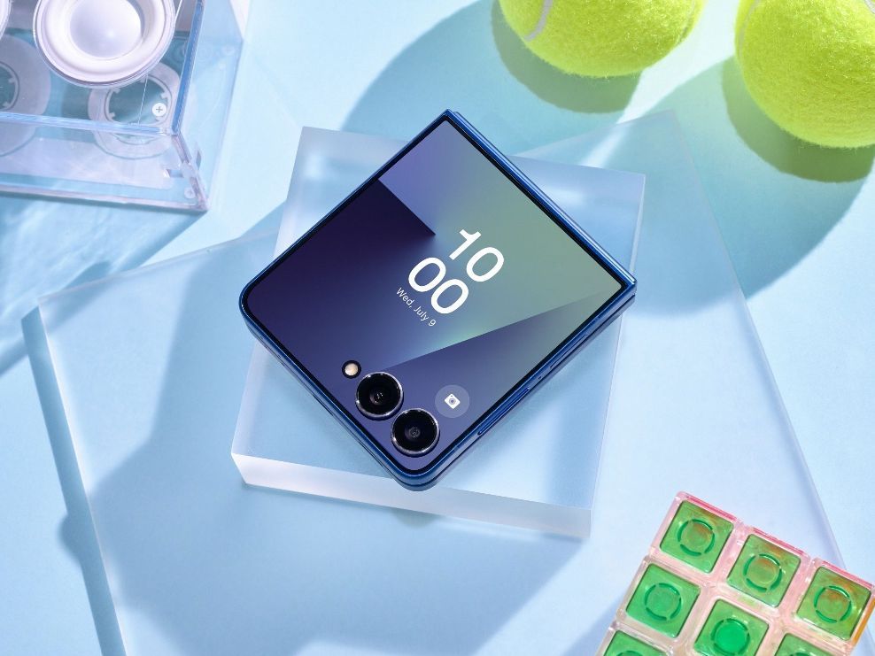 Samsung Galaxy Z Flip7: Η δύναμη του AI σε μέγεθος τσέπης με νέα οθόνη FlexWindow από άκρη σε άκρη