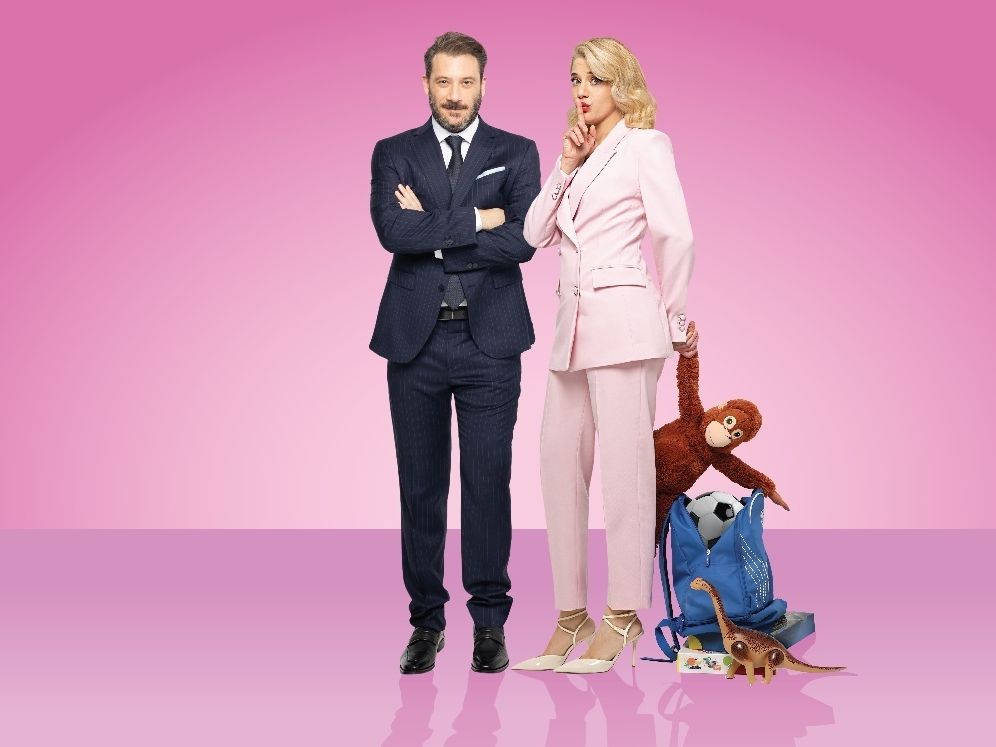 Τρεις λόγοι που θα αγαπήσεις στα φανερά τη νέα κωμική σειρά της ΕΡΤ1 «Μαμά στα κρυφά»