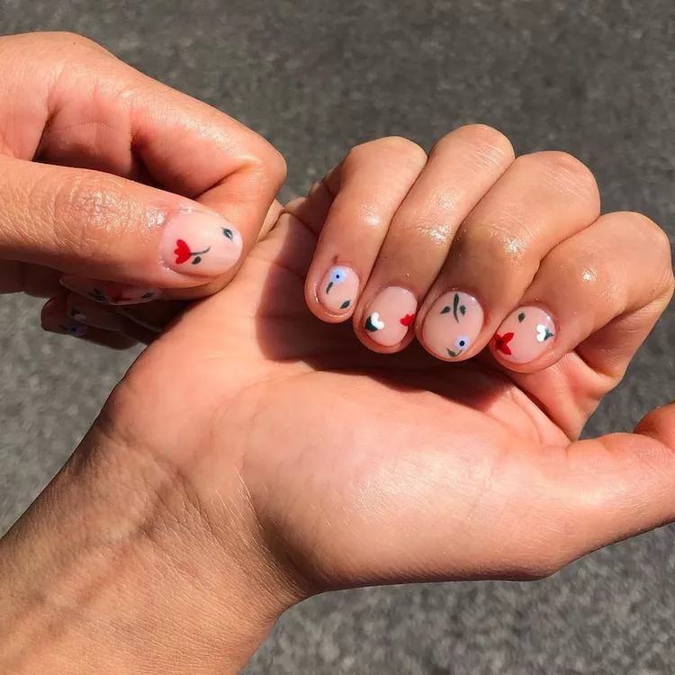 @ADALUZ_NAILS-floral-nails.png