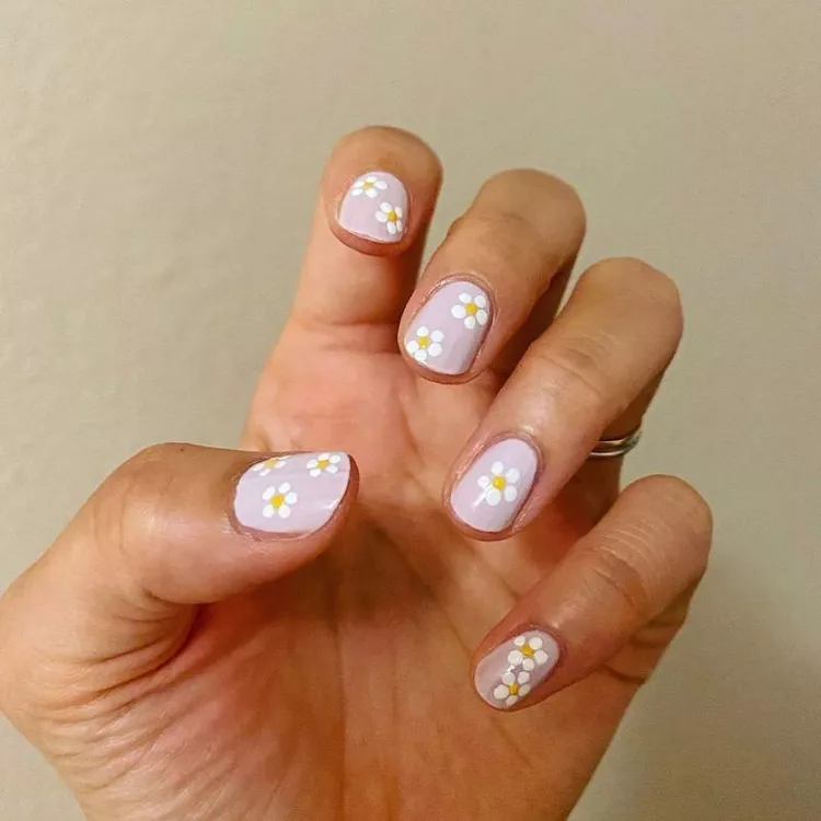 floral-nails-@OLIVEANDJUNE.png