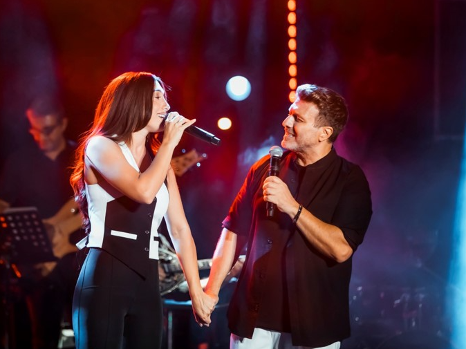 Γιάννης Πλούταρχος και Κατερίνα μάγεψαν τη Θεσσαλονίκη, αφού το ταλέντο είναι οικογενειακή υπόθεση