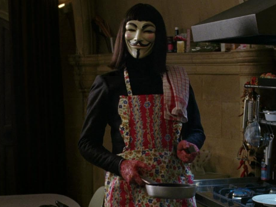 V for Vendetta: Ο σκηνοθέτης James McTeigue εξηγεί γιατί η ταινία παραμένει επίκαιρη 20 χρόνια μετά