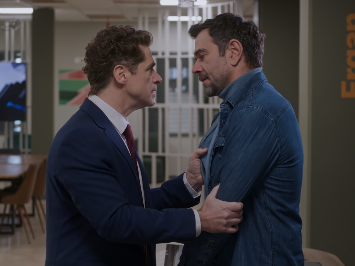 Ο Ορφέας είναι ο άγνωστος αδελφός του Δημήτρη Λάλου στο Μία νύχτα μόνο & προκαλεί μόνο δυστυχία